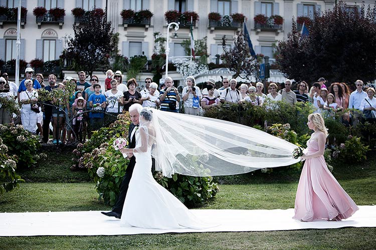 outdoor ceremony by the shores of Lake Maggiore